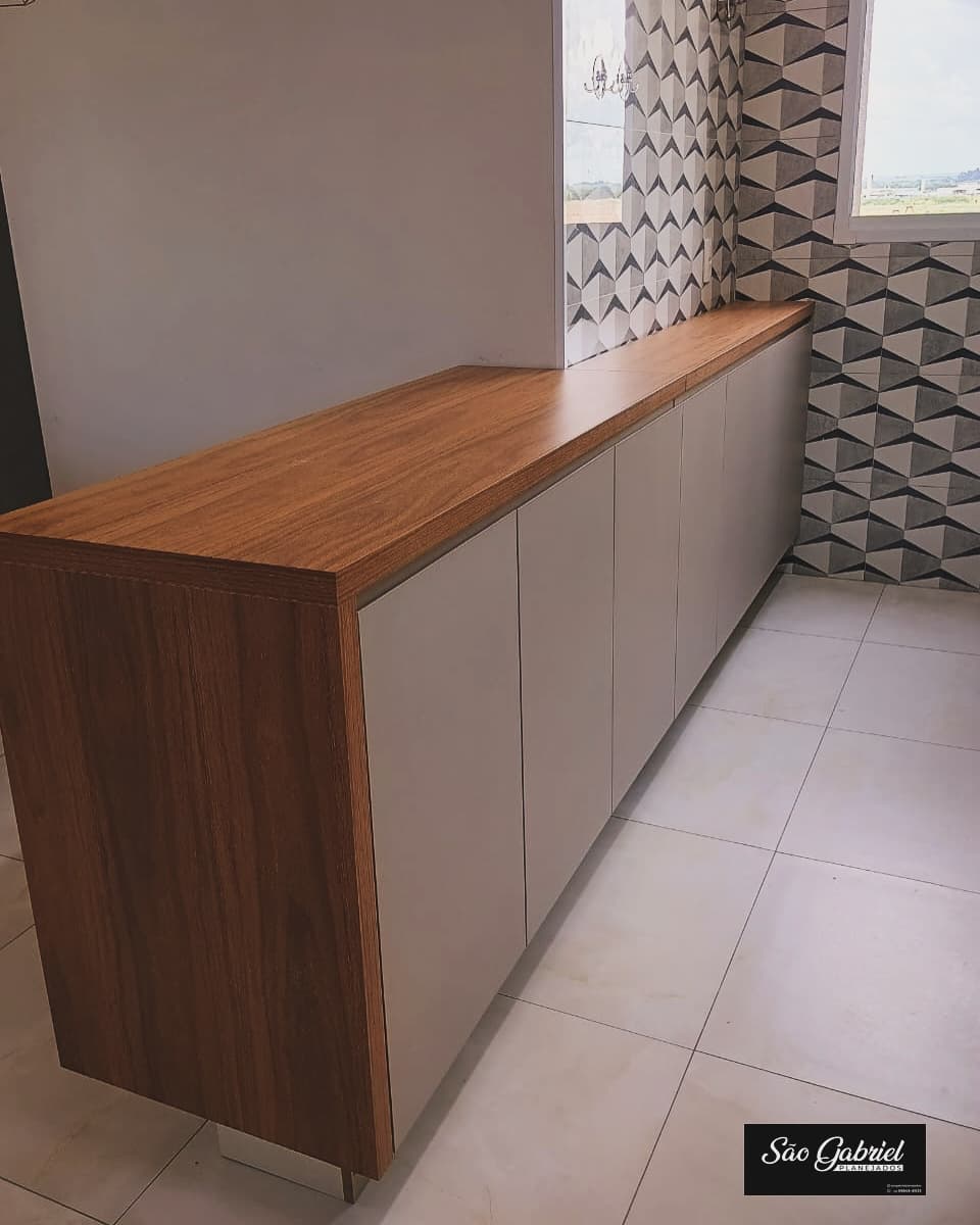Buffet planejado integrado à cozinha